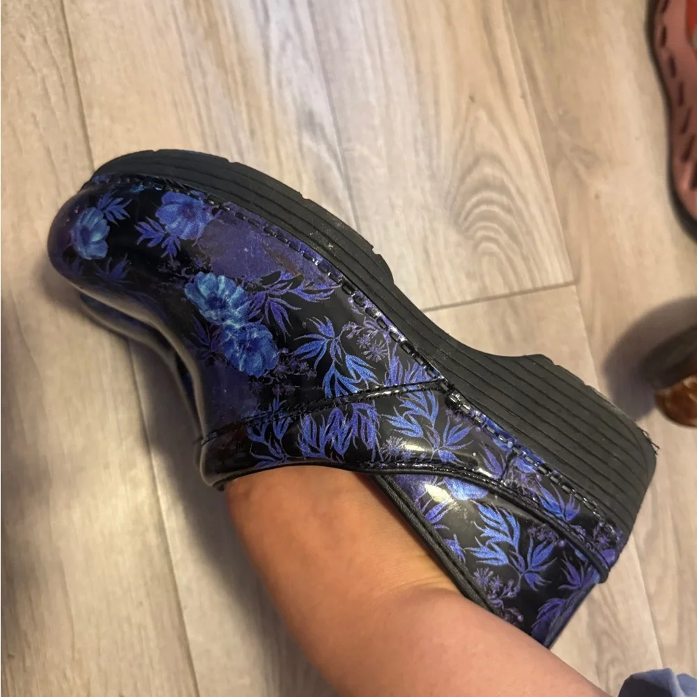 Floral Patterned Clogs - Picture 5 of 6